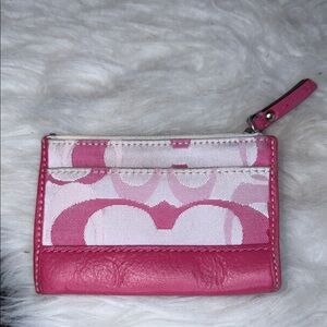 Coach NWOT card holder, pink leather trim, pleated side opening front pocket